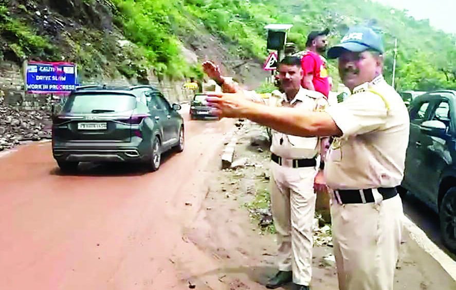 सभी संवेदनशील जगहों पर विभाग की टीम मुस्तैद