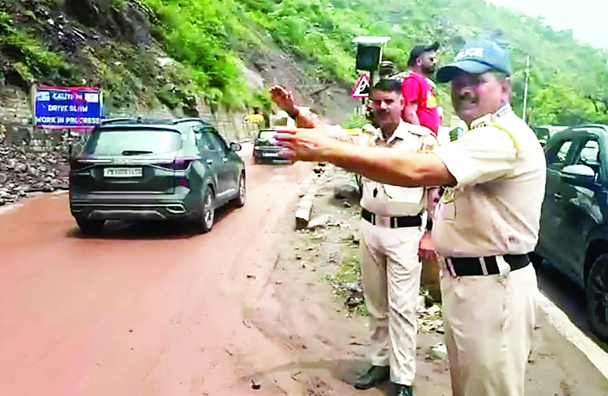 सभी संवेदनशील जगहों पर विभाग की टीम मुस्तैद