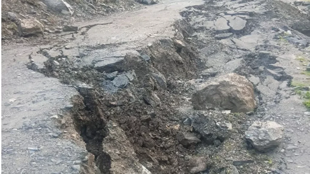 uttarkashi-chardham-yatra-disrupted-as-yamunotri-highway-remains-closed hillstime